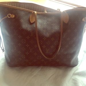Louis Vuitton Neverfull Tote